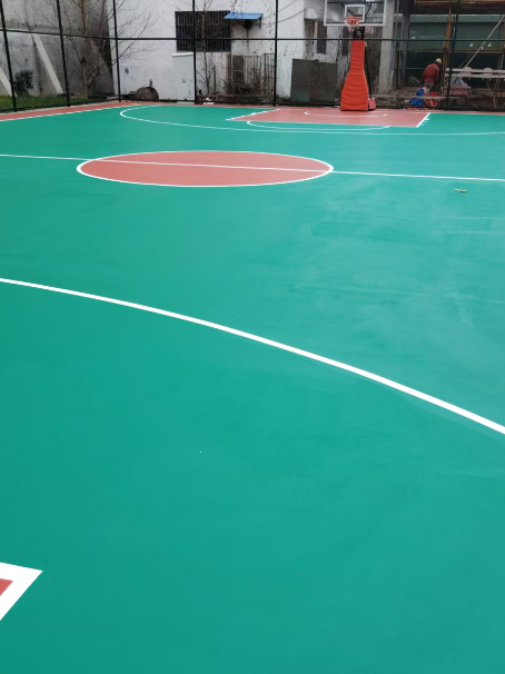 淮上 球场长期使用易出现地面开裂